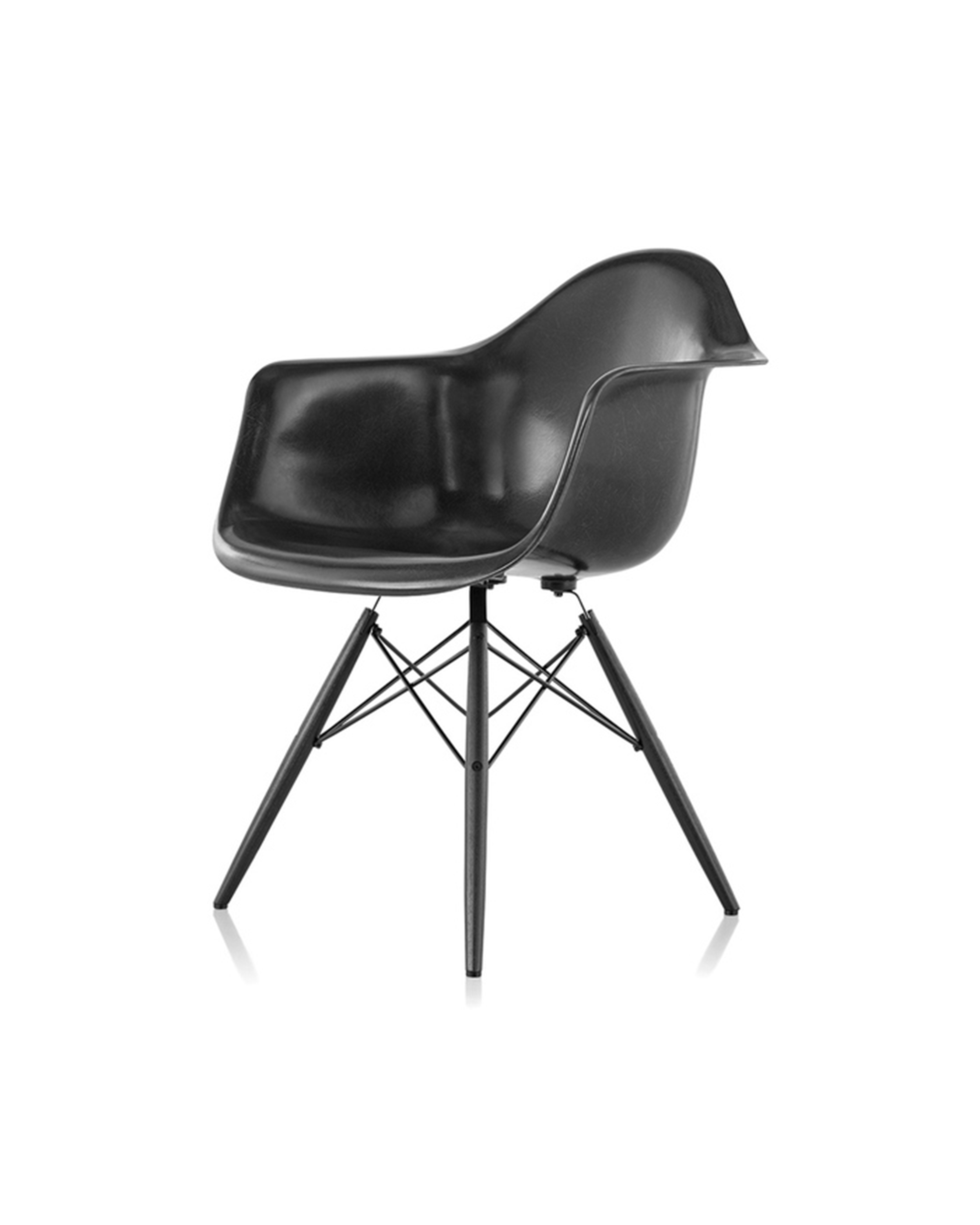 华体会体育官方在线官网 - 坐具|休闲椅|办公家具|华体会体育官方在线官网家具|伊姆斯®塑料扶手椅